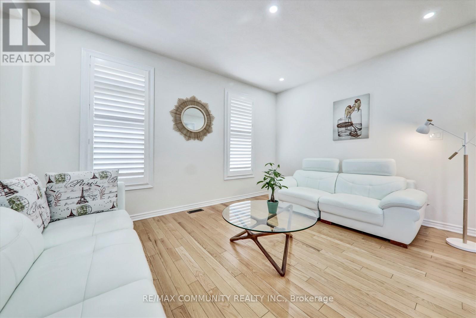 932 Barton Way, Innisfil, Ontario  L9S 0N5 - Photo 13 - N12403957