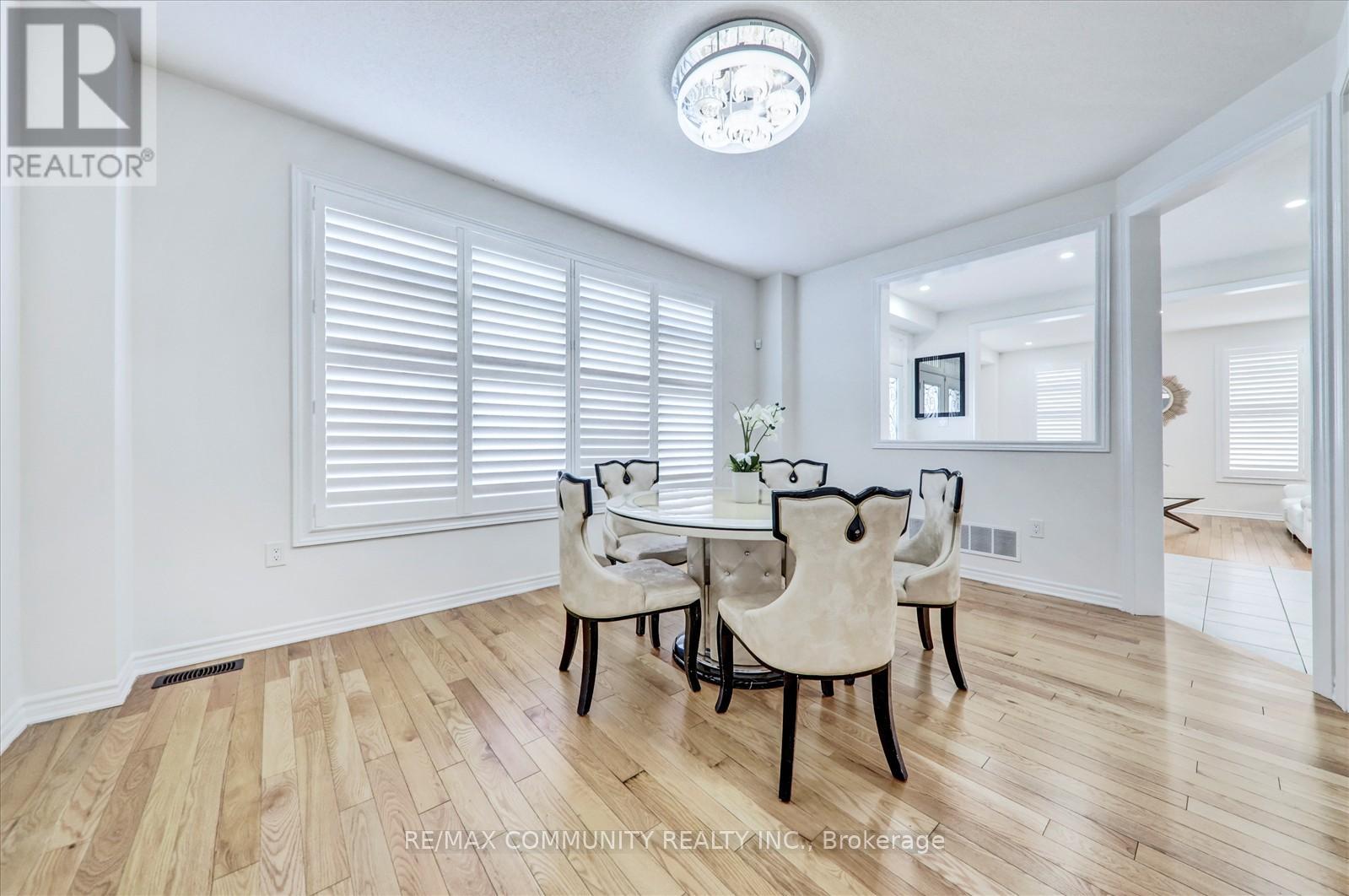 932 Barton Way, Innisfil, Ontario  L9S 0N5 - Photo 14 - N12403957