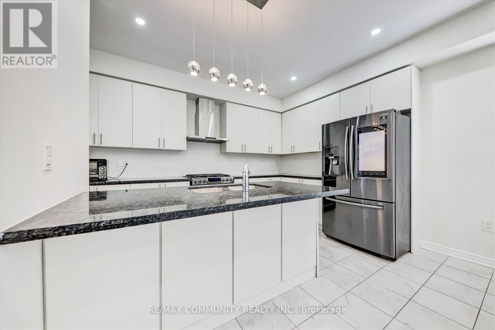 932 Barton Way, Innisfil, Ontario  L9S 0N5 - Photo 18 - N12403957