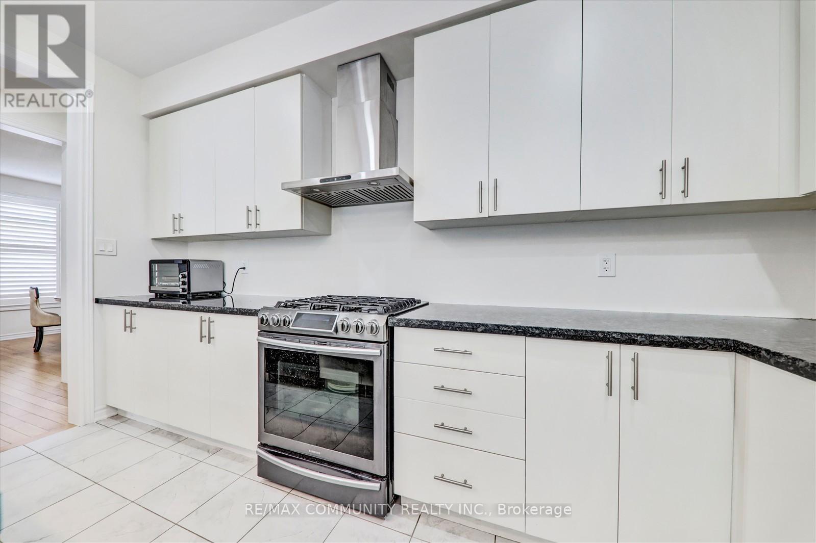 932 Barton Way, Innisfil, Ontario  L9S 0N5 - Photo 20 - N12403957