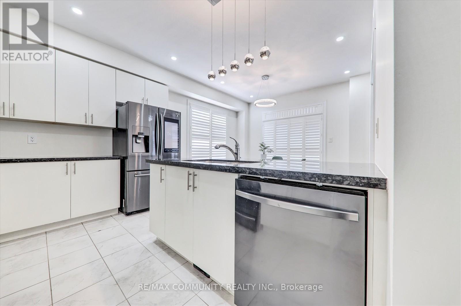 932 Barton Way, Innisfil, Ontario  L9S 0N5 - Photo 21 - N12403957