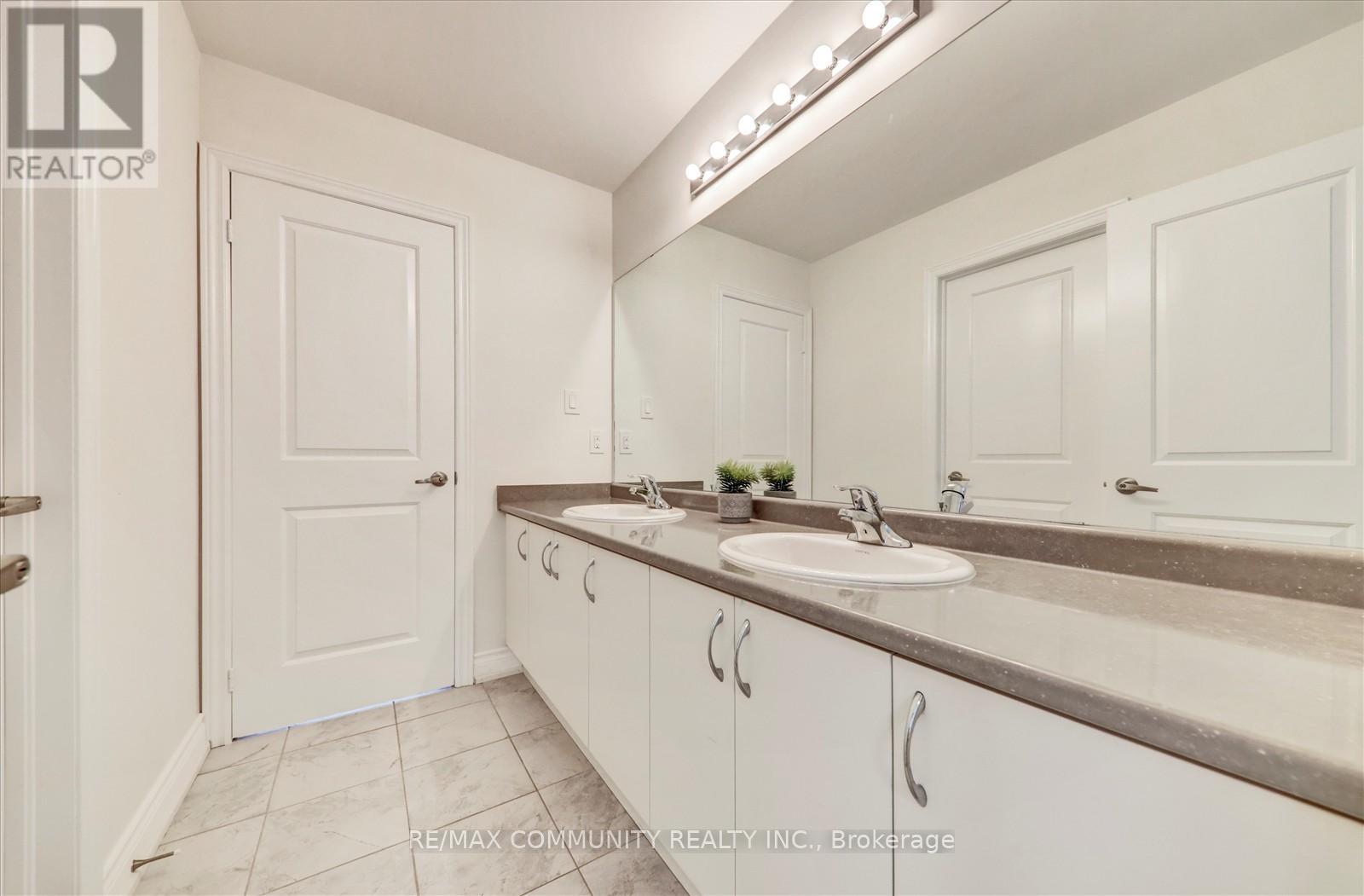 932 Barton Way, Innisfil, Ontario  L9S 0N5 - Photo 35 - N12403957