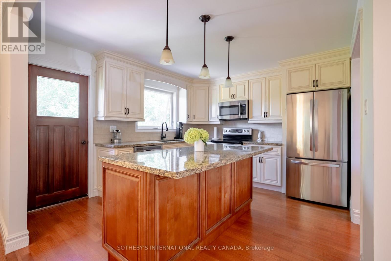 80 Centre Street, King (Schomberg), Ontario  L0G 1T0 - Photo 10 - N12403958