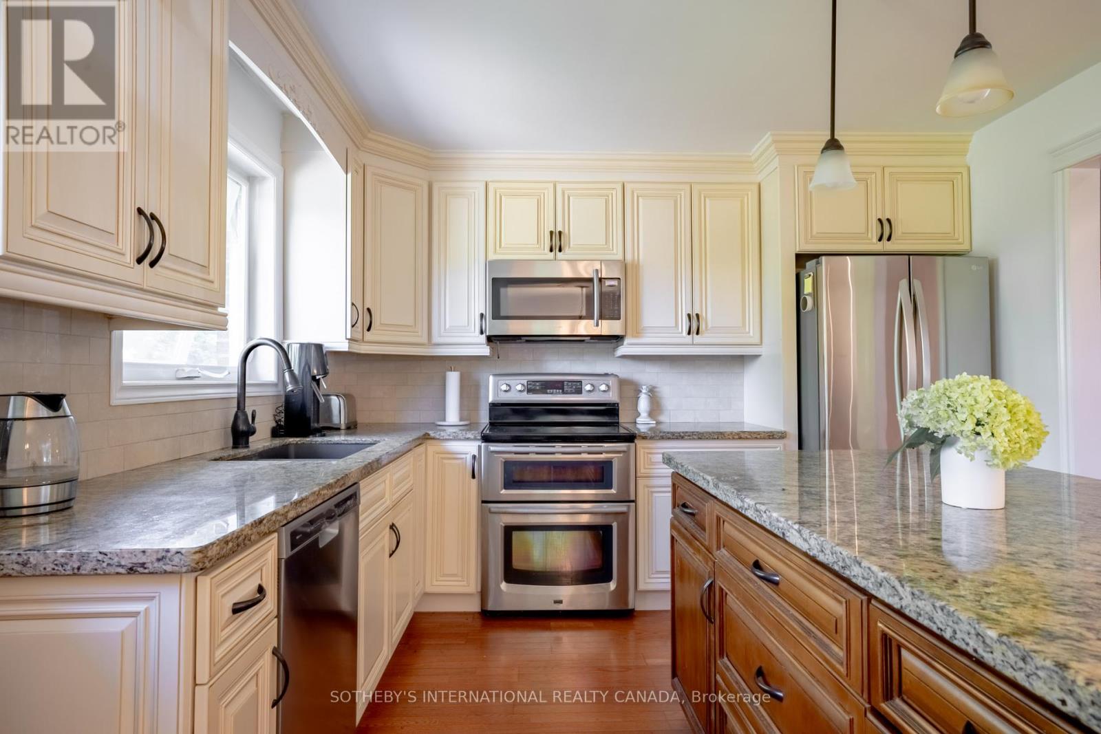 80 Centre Street, King (Schomberg), Ontario  L0G 1T0 - Photo 11 - N12403958