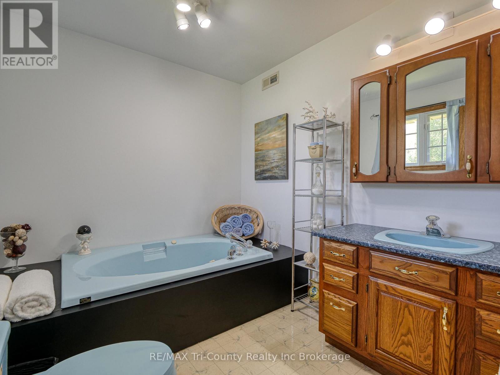 916 Norfolk County Rd 28, Norfolk, Ontario  N0E 1G0 - Photo 19 - X12404060