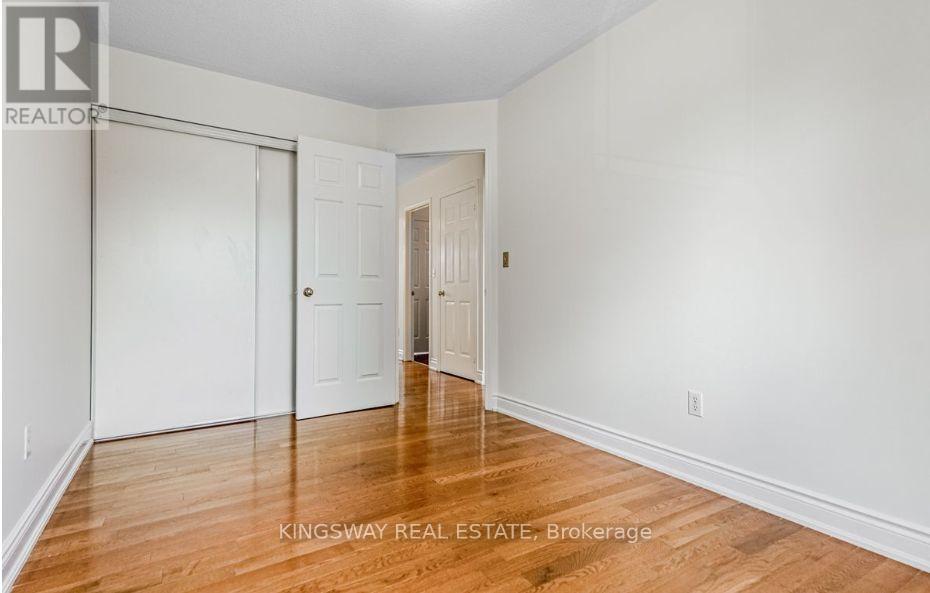 1398 Quest Circle, Mississauga, Ontario  L5N 8B5 - Photo 11 - W12402908