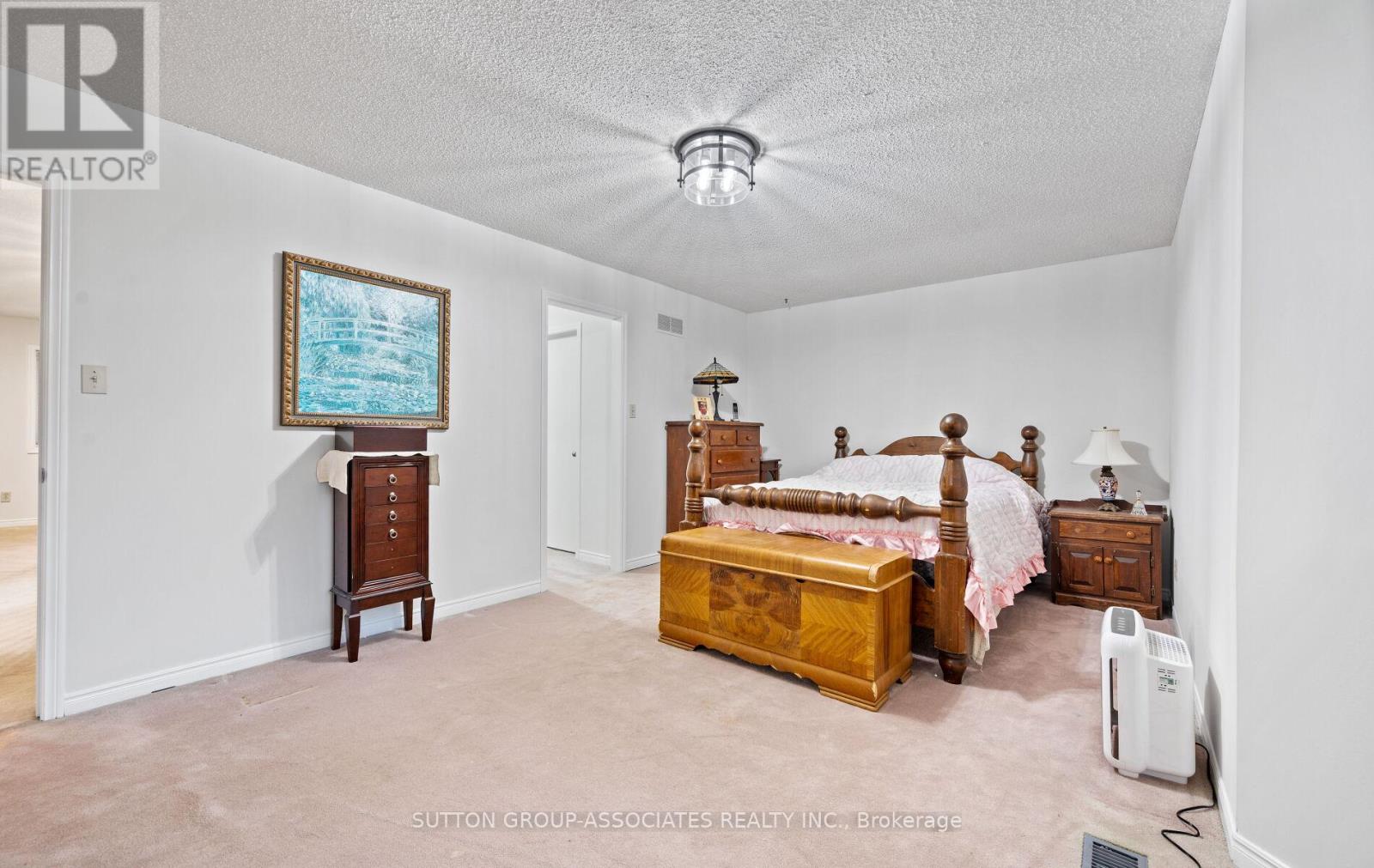 1252 Greenwood Crescent, Oakville, Ontario  L6J 6W5 - Photo 25 - W12403842
