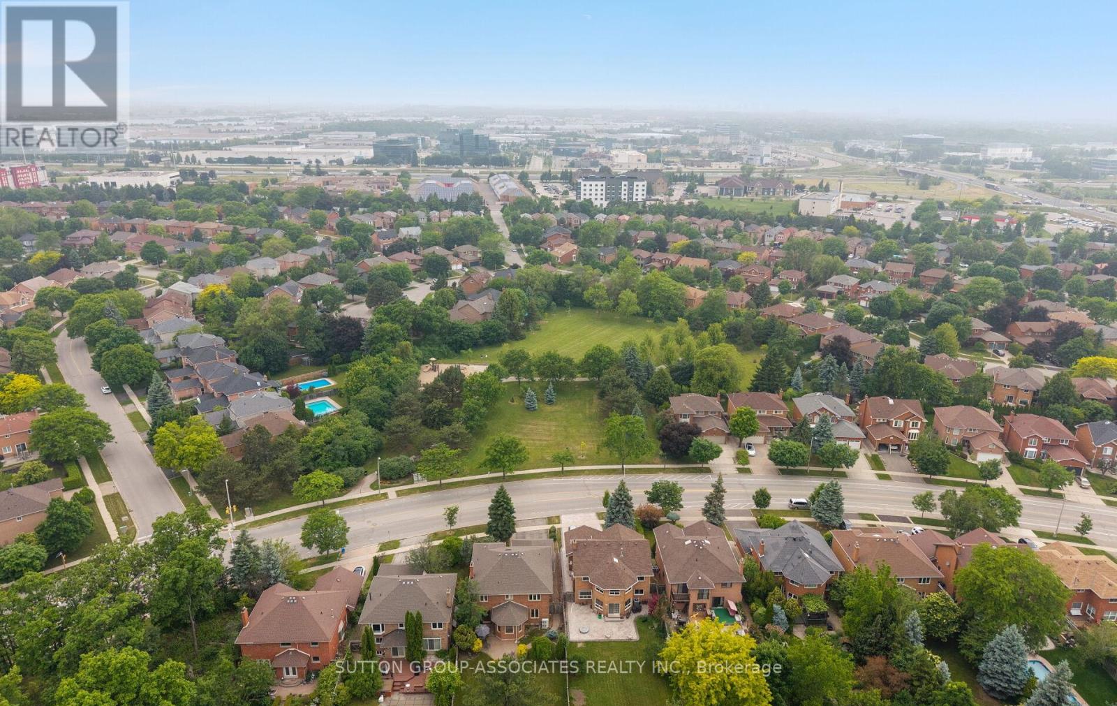 1252 Greenwood Crescent, Oakville, Ontario  L6J 6W5 - Photo 47 - W12403842