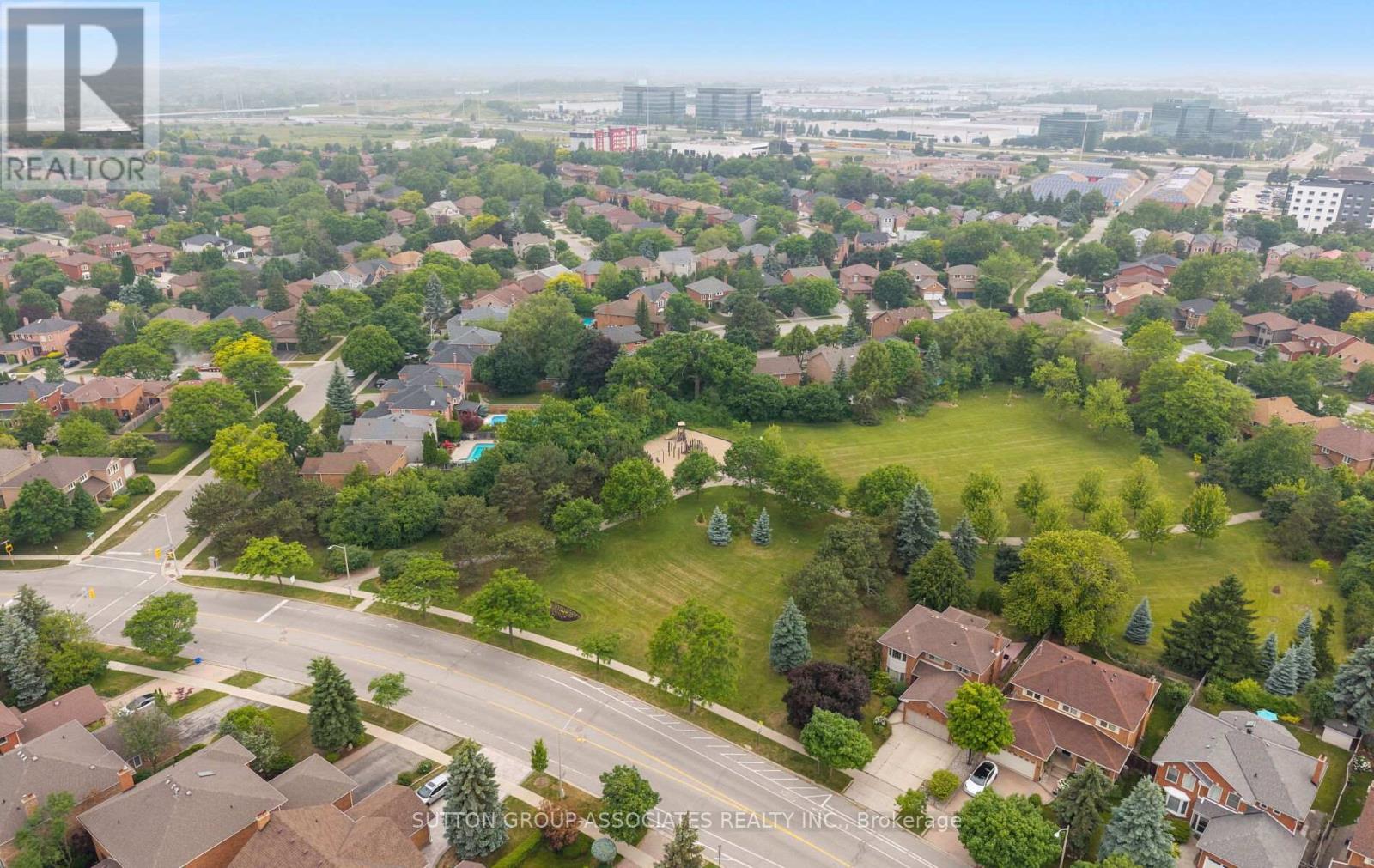 1252 Greenwood Crescent, Oakville, Ontario  L6J 6W5 - Photo 48 - W12403842