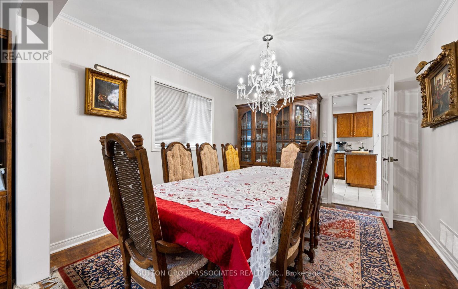 1252 Greenwood Crescent, Oakville, Ontario  L6J 6W5 - Photo 6 - W12403842