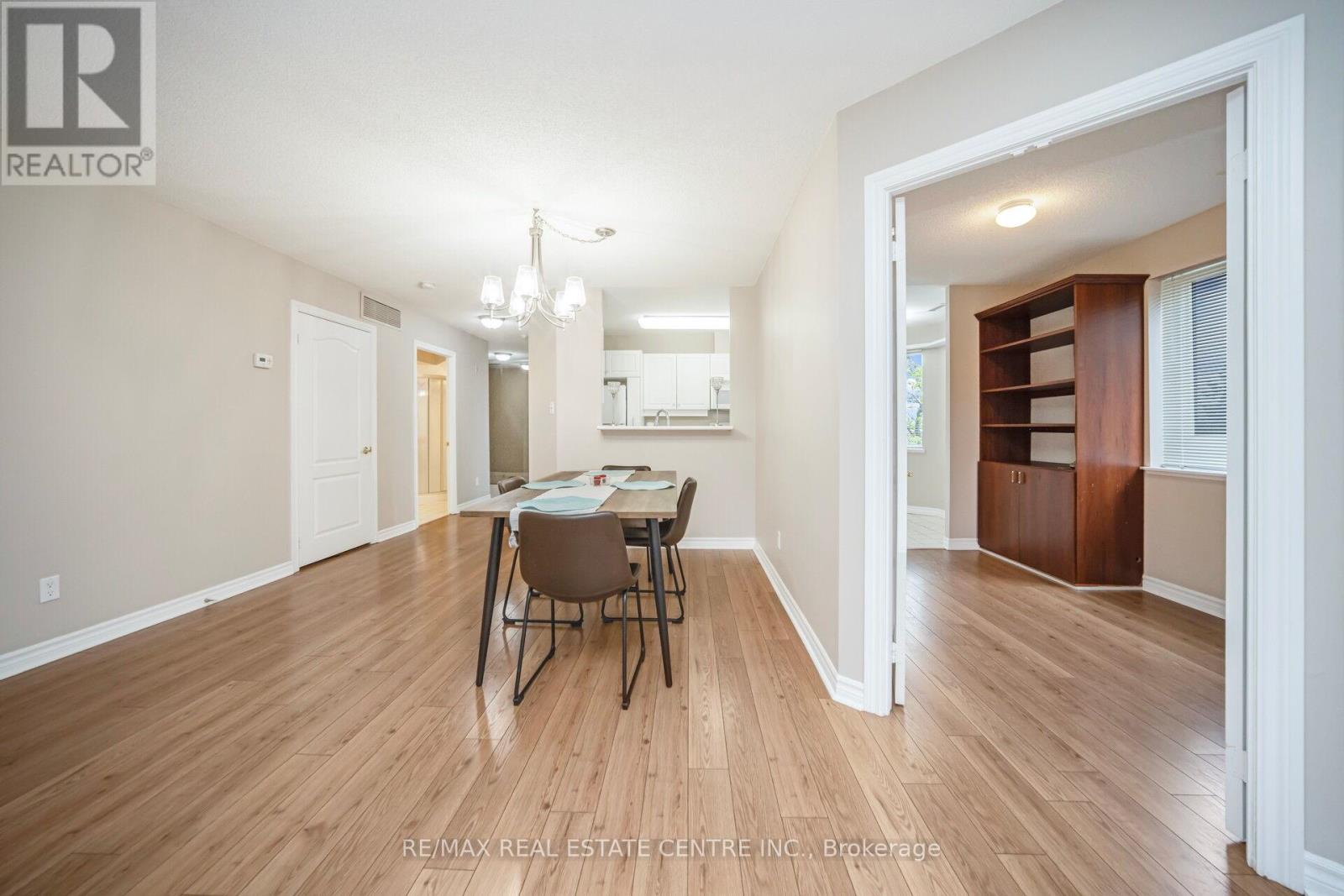 301 - 3 Dayspring Circle, Brampton, Ontario  L6P 1B7 - Photo 31 - W12403852