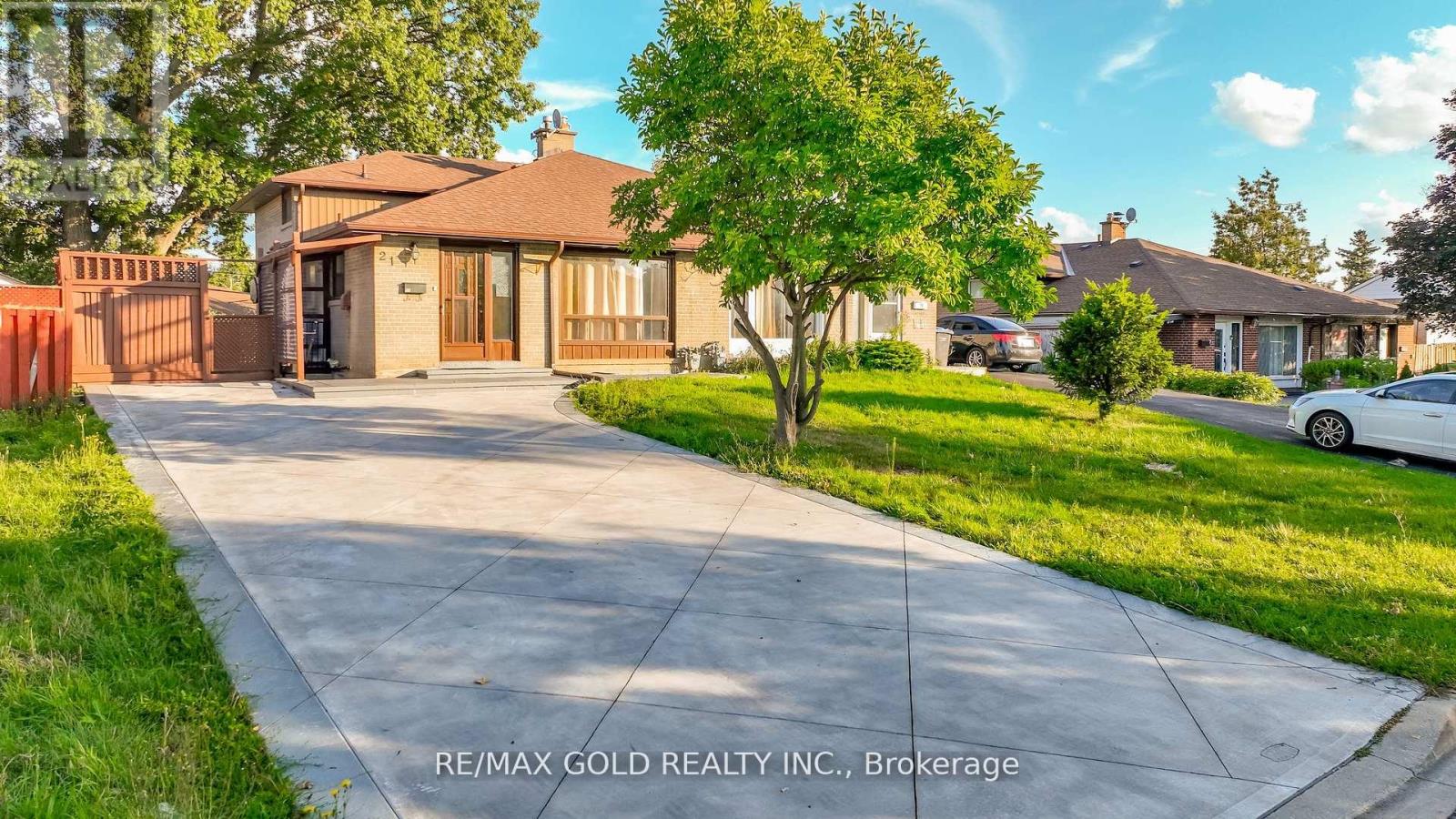 21 ARGYLE CRESCENT, Brampton, Ontario