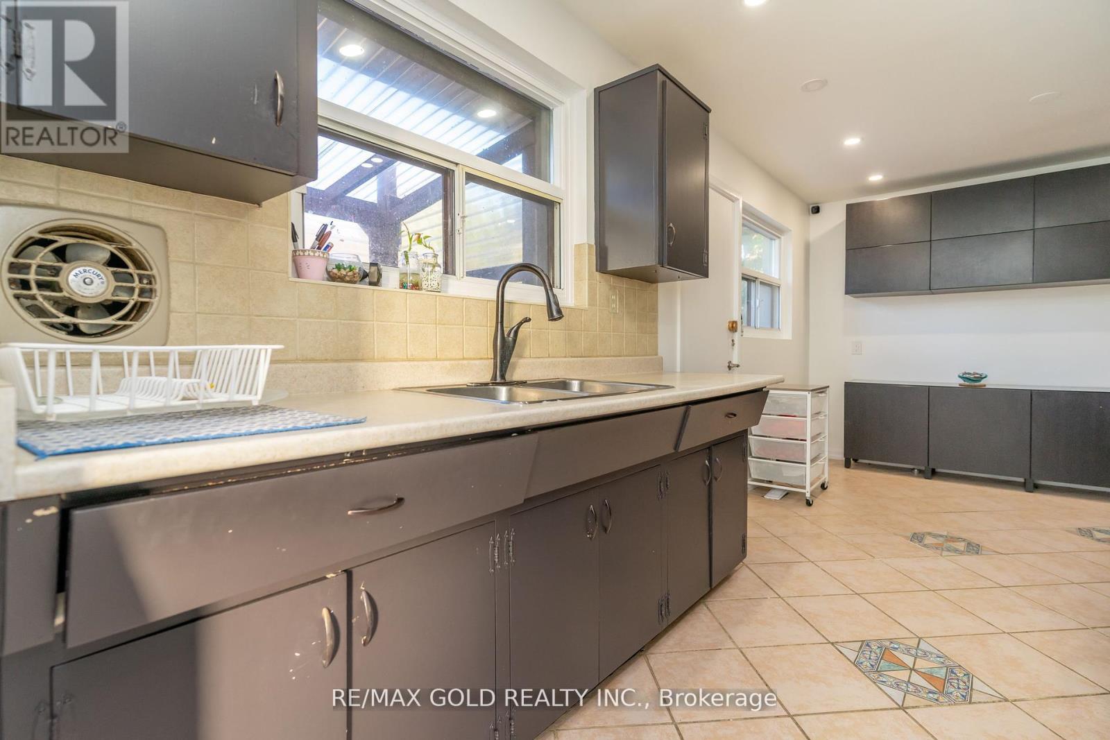 21 Argyle Crescent, Brampton, Ontario  L6T 1M9 - Photo 16 - W12403858