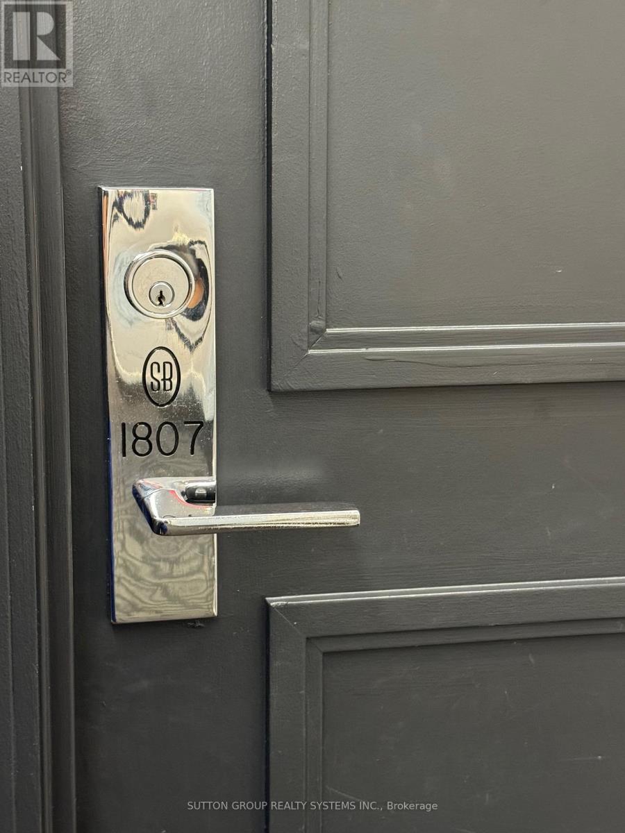 1807 - 88 Park Lawn Road, Toronto (Mimico), Ontario  M8Y 0B5 - Photo 3 - W12403862