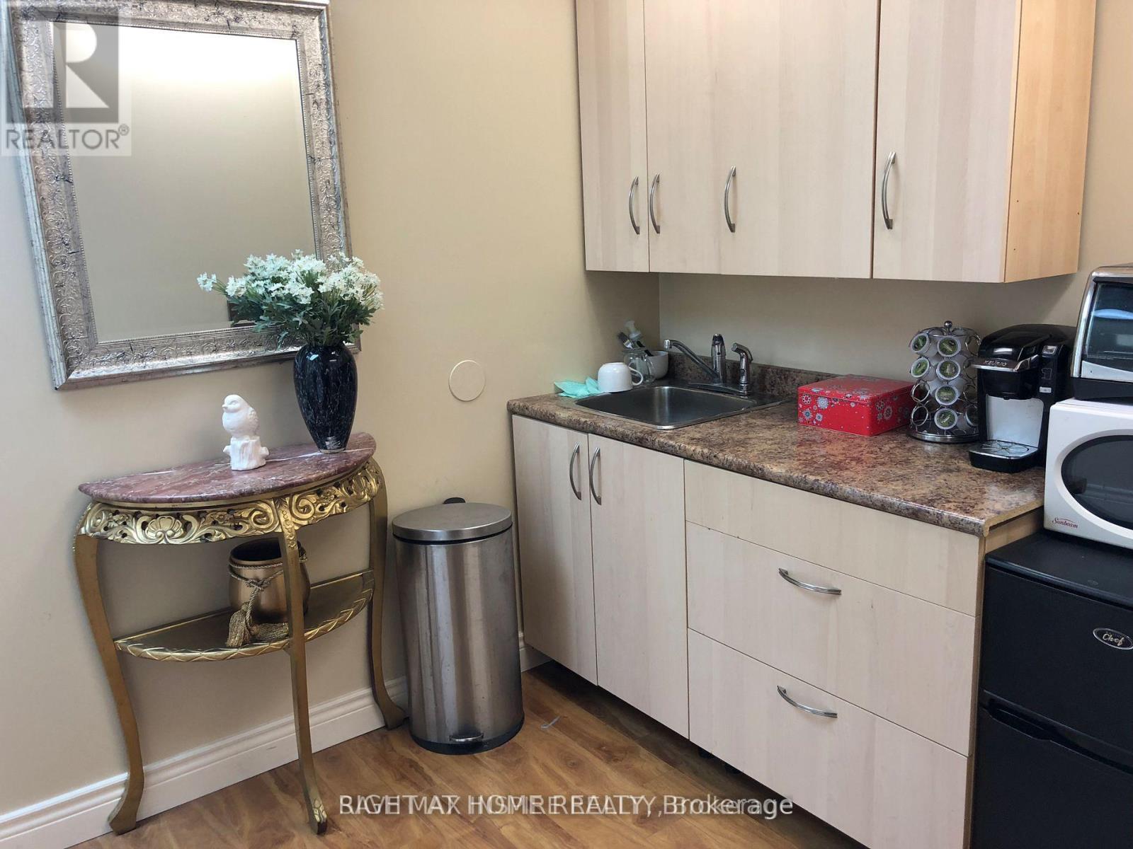 1525 Albion Road, Toronto, Ontario  M9V 5G5 - Photo 10 - W12403868