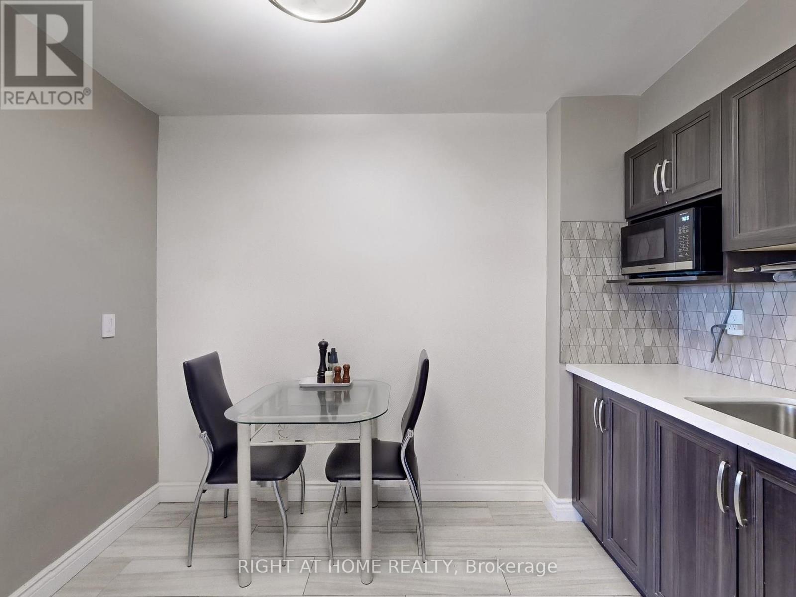 2303 - 85 Emmett Avenue, Toronto (Mount Dennis), Ontario  M6M 5A2 - Photo 13 - W12403888