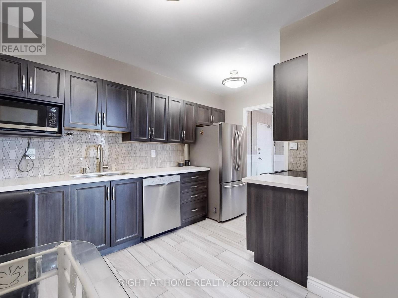 2303 - 85 Emmett Avenue, Toronto (Mount Dennis), Ontario  M6M 5A2 - Photo 15 - W12403888