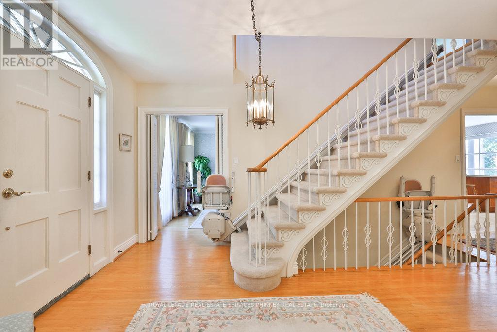 152 Breckondale Court, Burlington, Ontario  L7N 1X7 - Photo 7 - W12403907