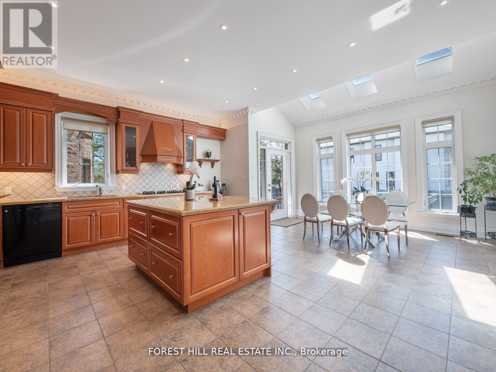 18 Highland Hill, Toronto, Ontario  M6A 2P8 - Photo 11 - W12403934