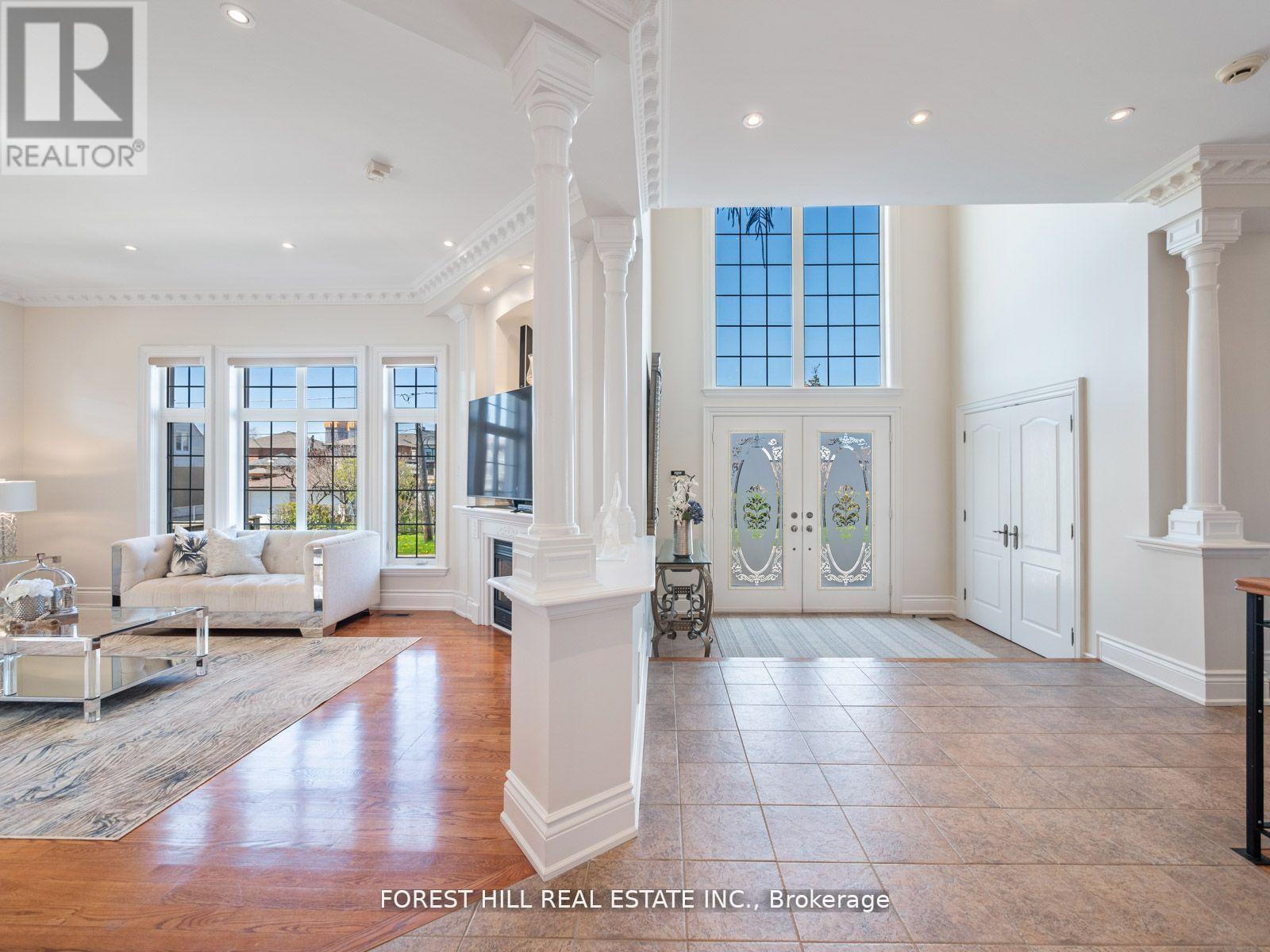 18 Highland Hill, Toronto, Ontario  M6A 2P8 - Photo 15 - W12403934