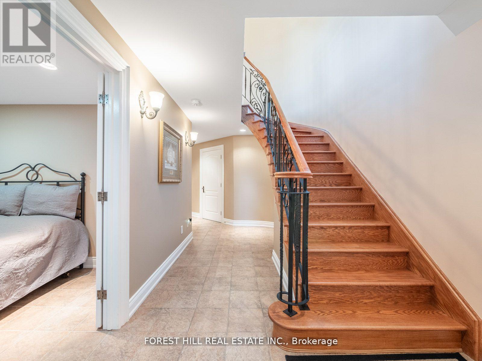18 Highland Hill, Toronto, Ontario  M6A 2P8 - Photo 18 - W12403934