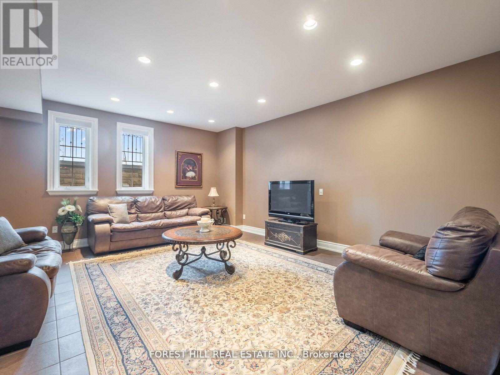 18 Highland Hill, Toronto, Ontario  M6A 2P8 - Photo 20 - W12403934