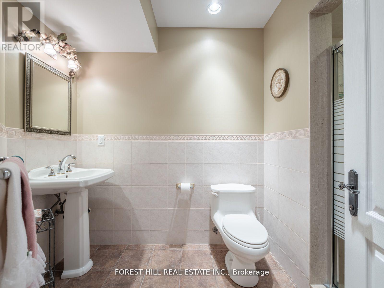 18 Highland Hill, Toronto, Ontario  M6A 2P8 - Photo 23 - W12403934