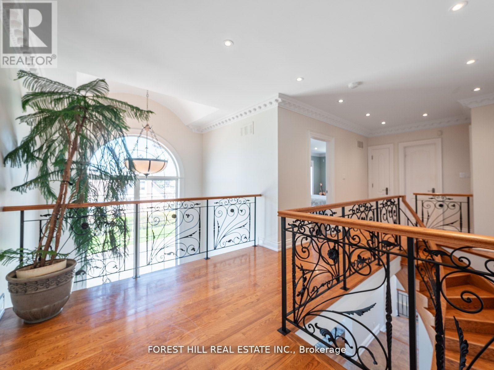 18 Highland Hill, Toronto, Ontario  M6A 2P8 - Photo 25 - W12403934