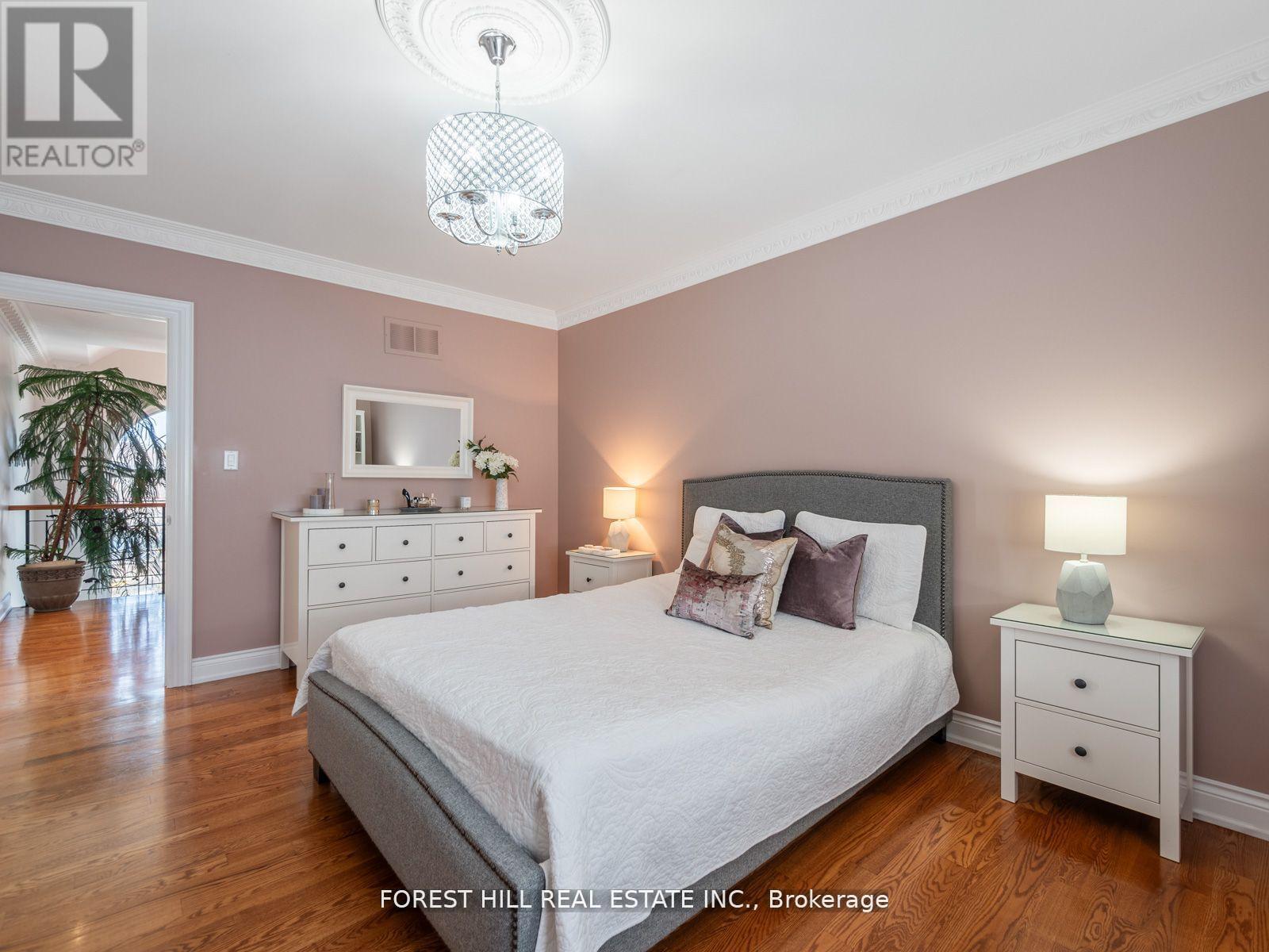 18 Highland Hill, Toronto, Ontario  M6A 2P8 - Photo 31 - W12403934