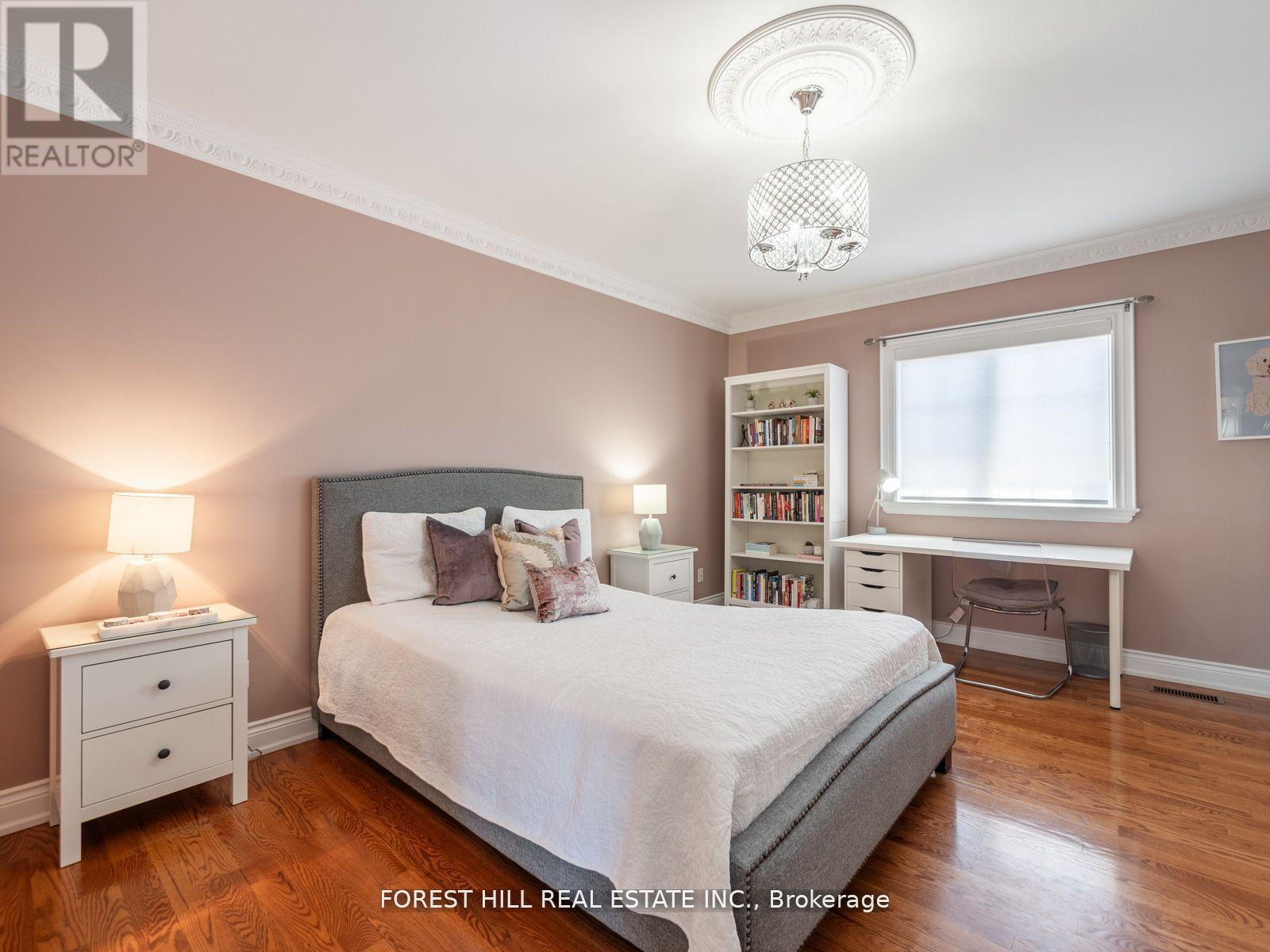 18 Highland Hill, Toronto, Ontario  M6A 2P8 - Photo 32 - W12403934