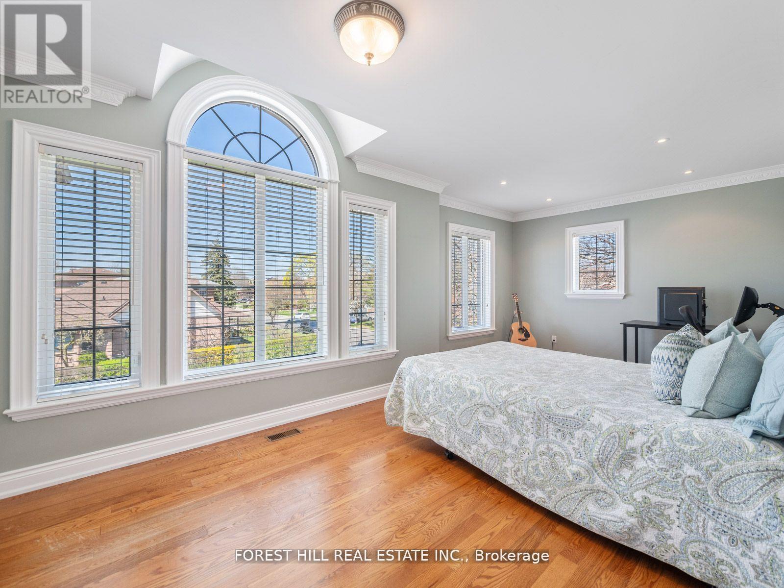 18 Highland Hill, Toronto, Ontario  M6A 2P8 - Photo 33 - W12403934
