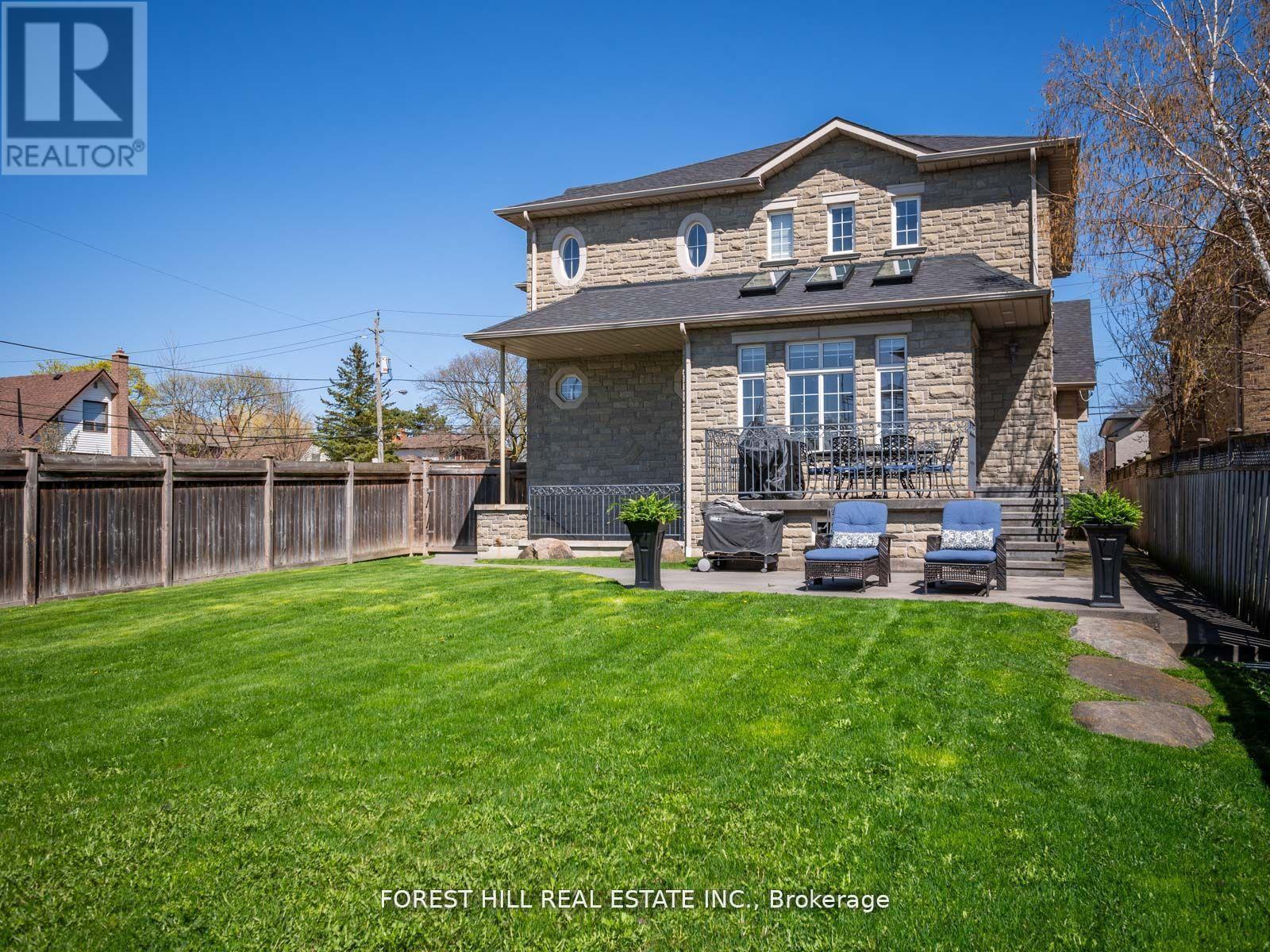 18 Highland Hill, Toronto, Ontario  M6A 2P8 - Photo 35 - W12403934