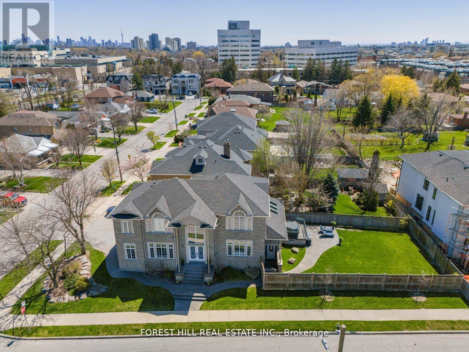 18 Highland Hill, Toronto, Ontario  M6A 2P8 - Photo 38 - W12403934