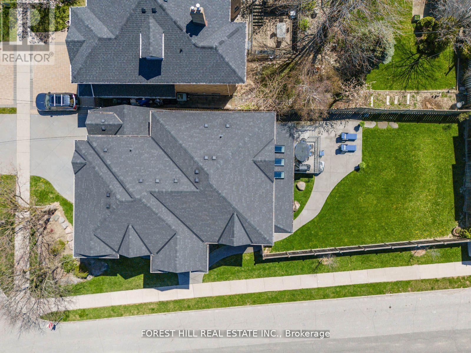 18 Highland Hill, Toronto, Ontario  M6A 2P8 - Photo 40 - W12403934