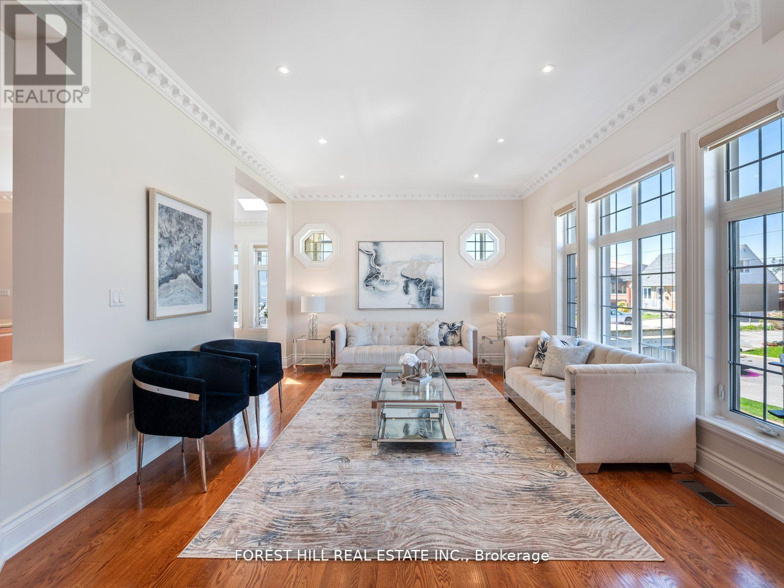 18 Highland Hill, Toronto, Ontario  M6A 2P8 - Photo 7 - W12403934