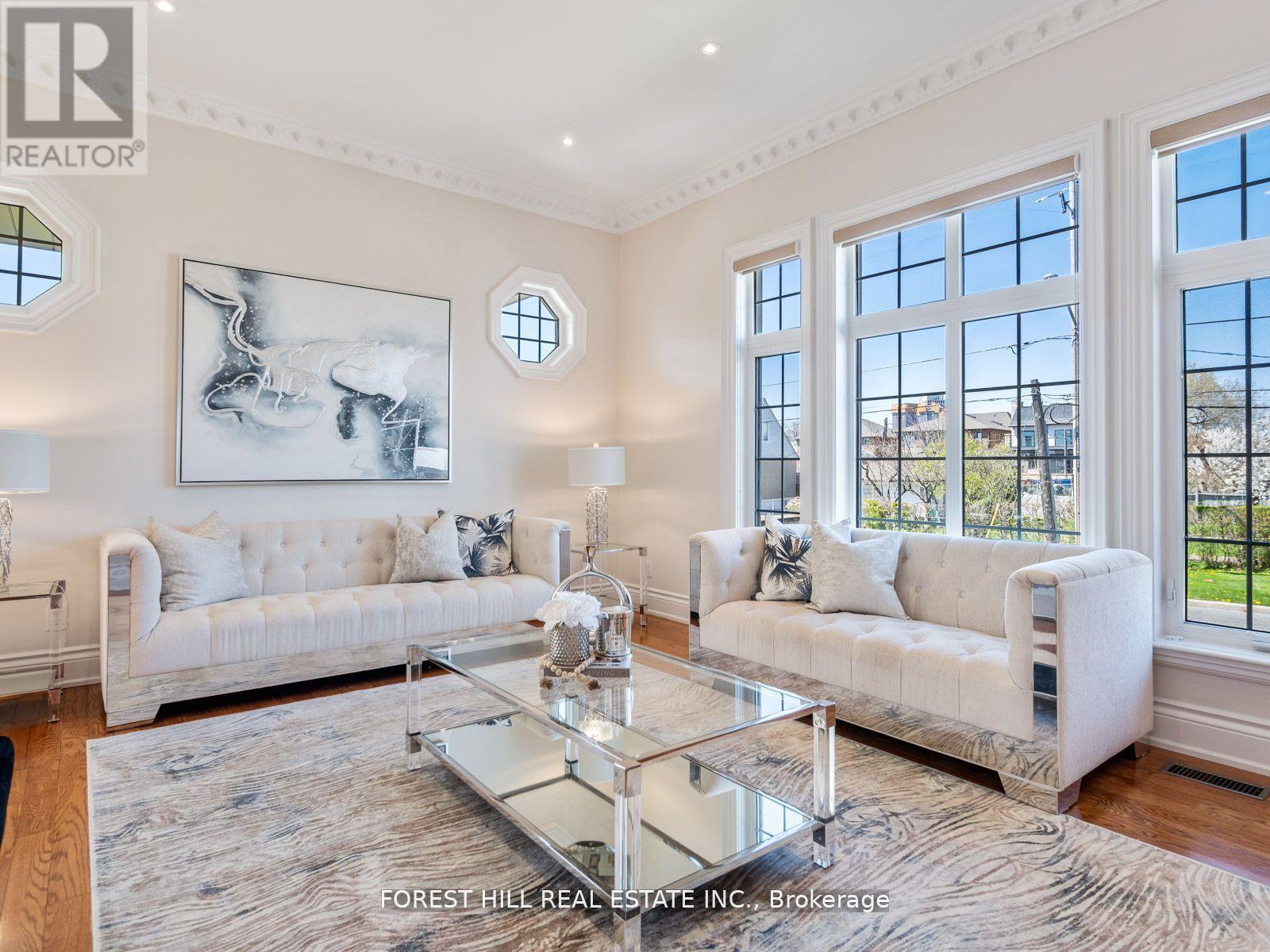 18 Highland Hill, Toronto, Ontario  M6A 2P8 - Photo 8 - W12403934