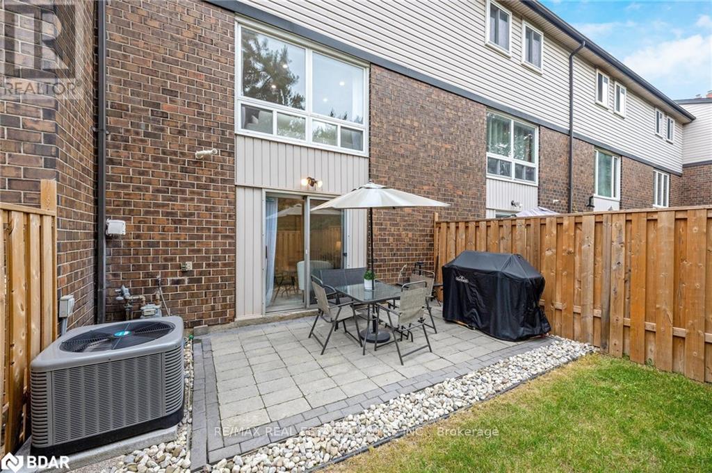 20 - 318 Laurier Avenue, Milton, Ontario  L9T 3M9 - Photo 31 - W12403939