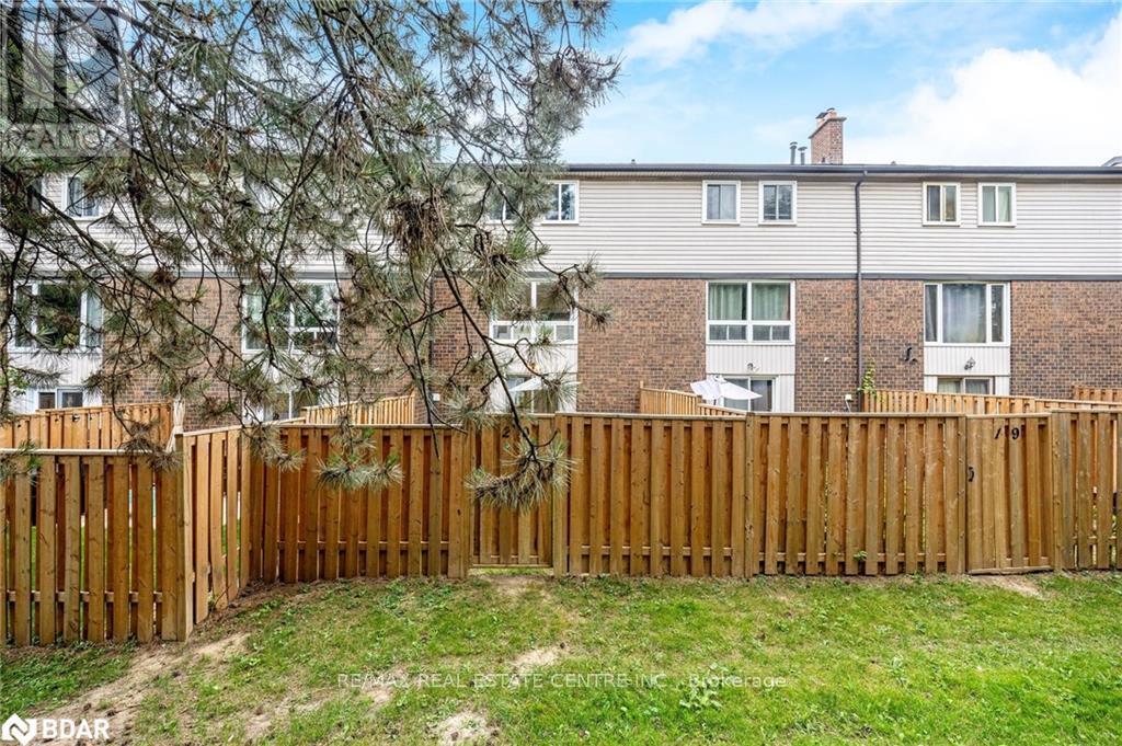 20 - 318 Laurier Avenue, Milton, Ontario  L9T 3M9 - Photo 33 - W12403939