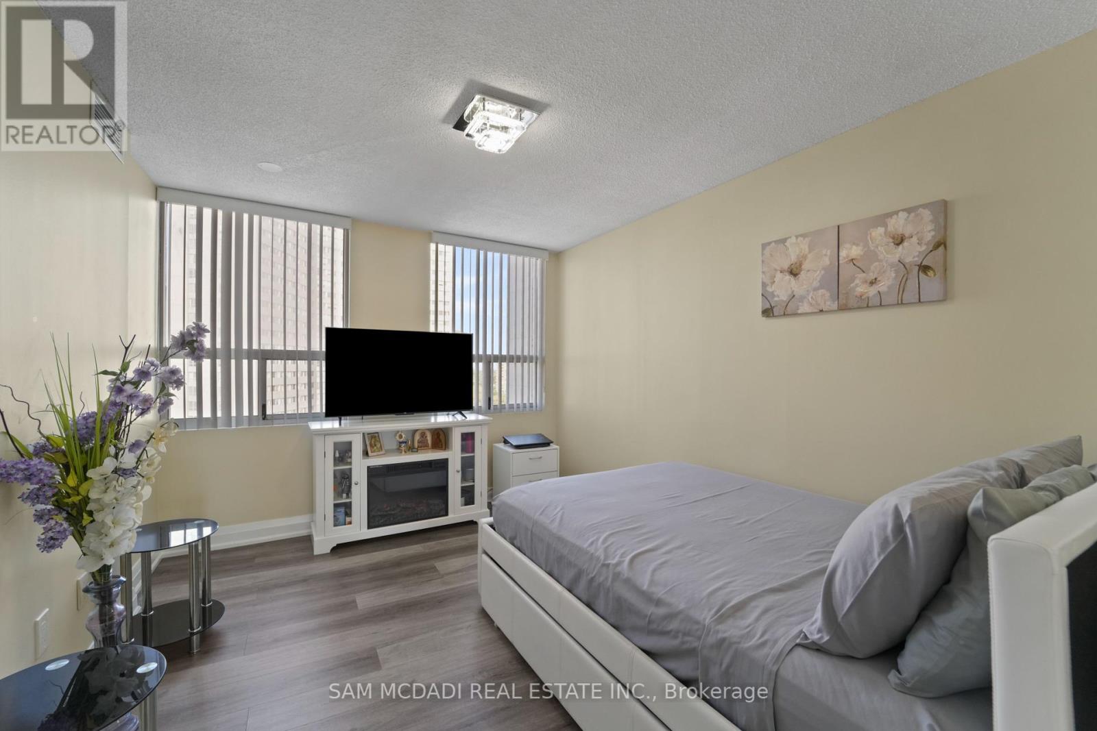 1207 - 3650 Kaneff Crescent, Mississauga, Ontario  L5A 4A1 - Photo 26 - W12403944