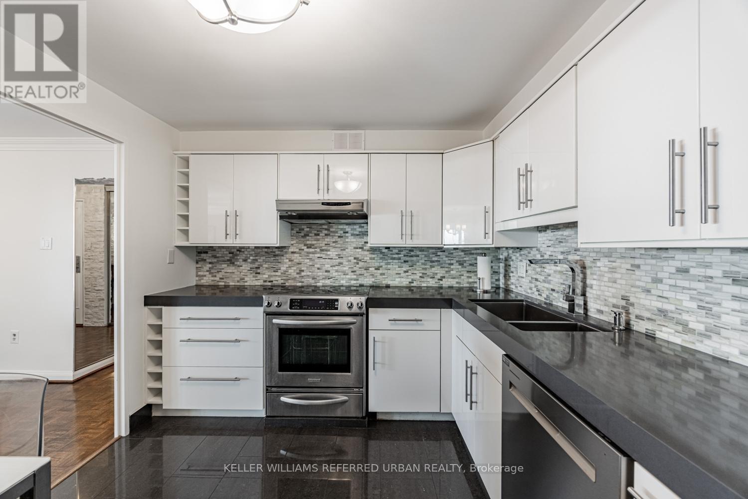 1409 - 1400 Dixie Road, Mississauga, Ontario  L5E 3E1 - Photo 14 - W12403948