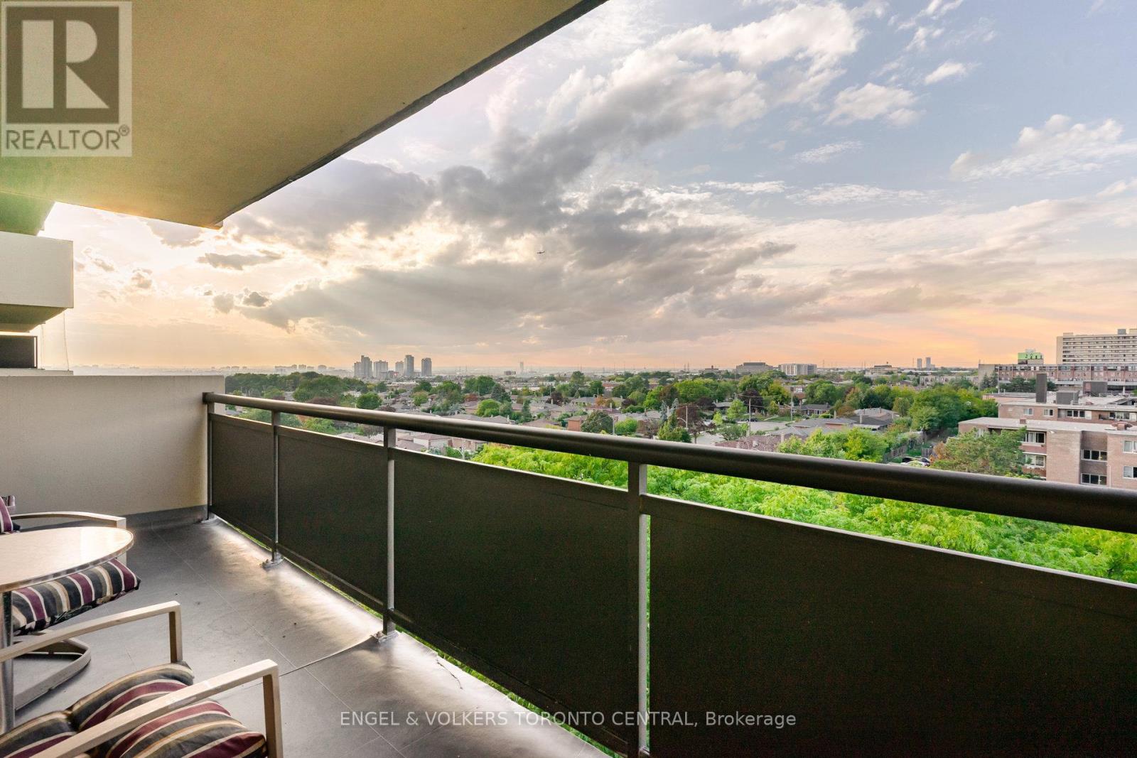 808 - 5 Frith Road, Toronto, Ontario  M3N 2L5 - Photo 5 - W12403964