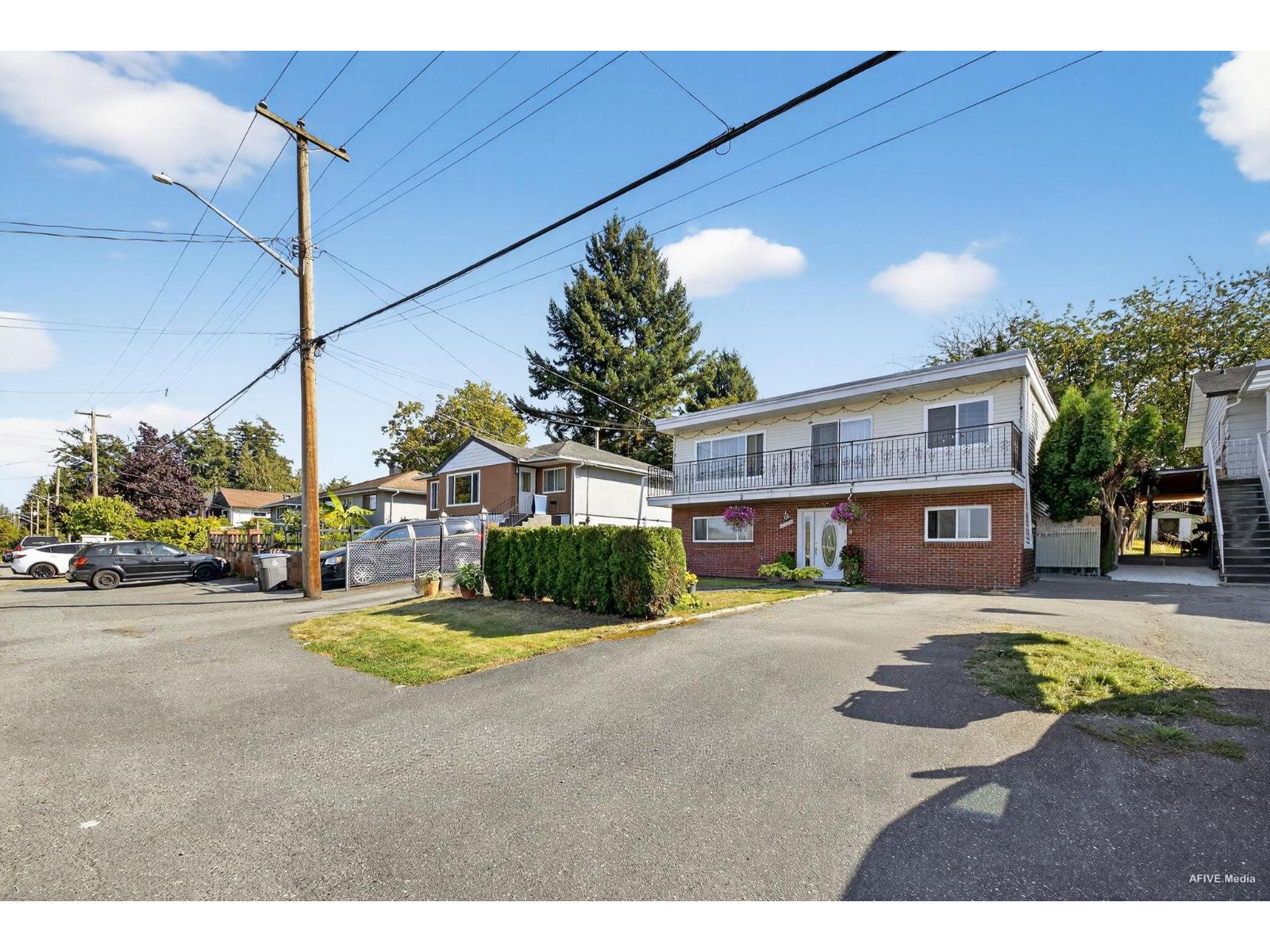 11640 98a Avenue, Surrey, British Columbia  V3V 2K9 - Photo 2 - R3046921