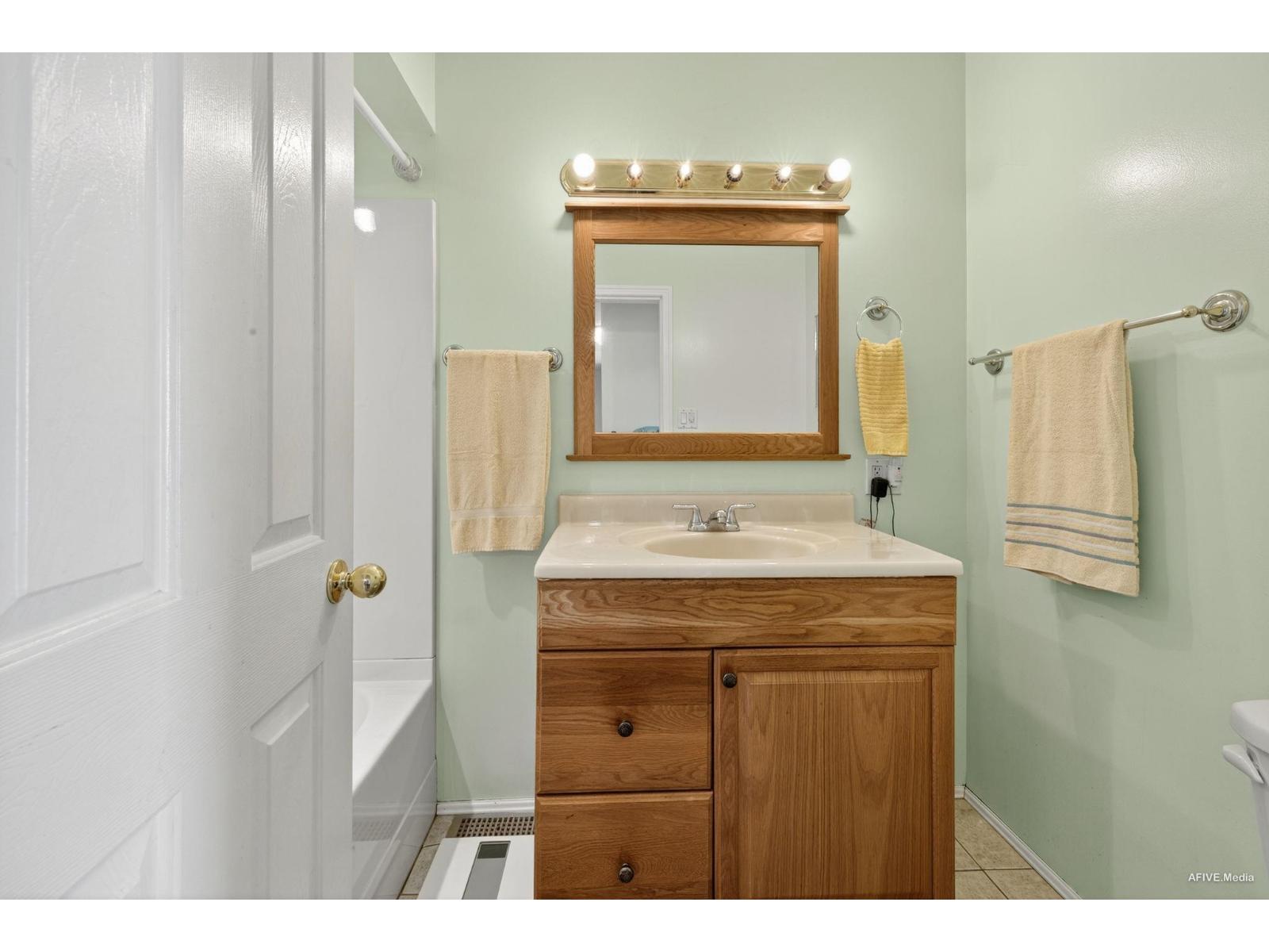 11640 98a Avenue, Surrey, British Columbia  V3V 2K9 - Photo 19 - R3046921