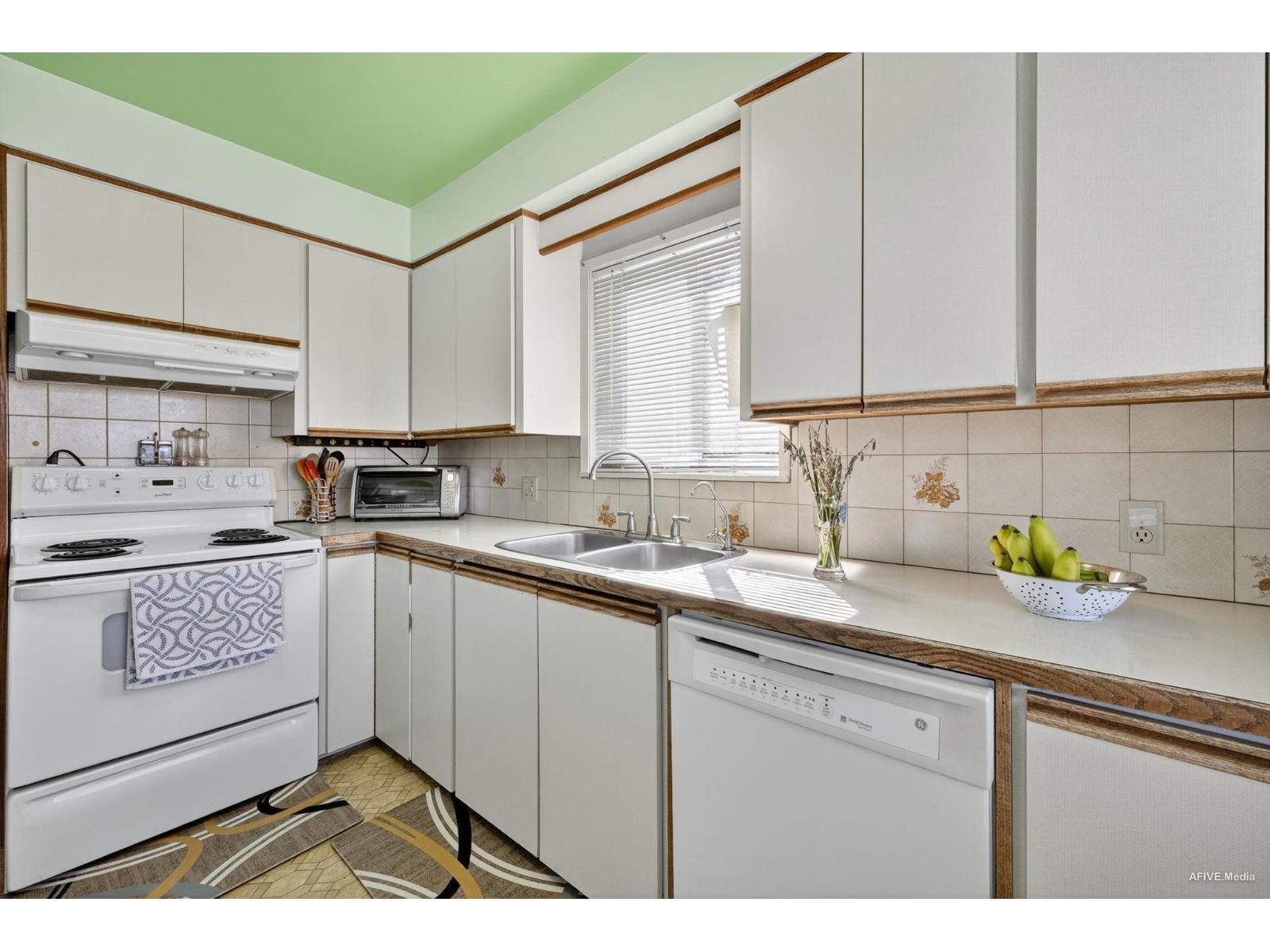 11640 98a Avenue, Surrey, British Columbia  V3V 2K9 - Photo 13 - R3046921