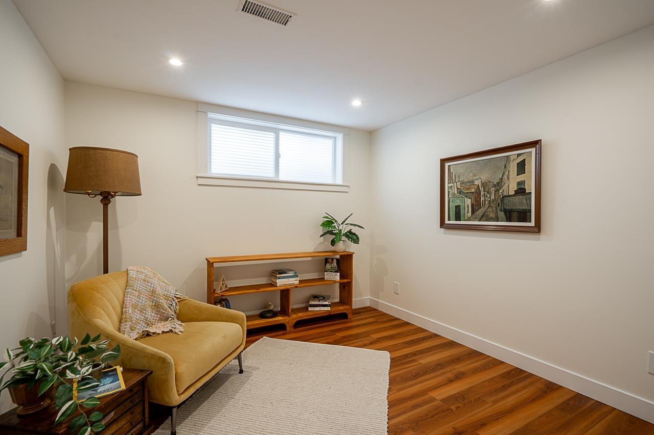 Property at 33781 ROCKLAND AVENUE image 3