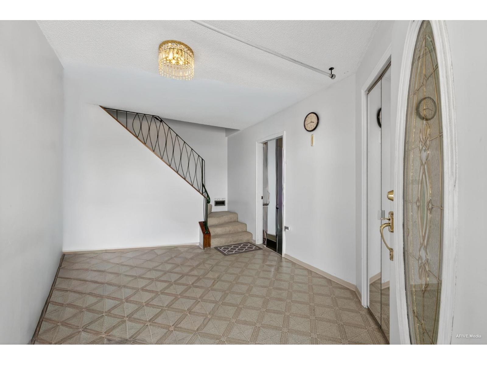 11640 98a Avenue, Surrey, British Columbia  V3V 2K9 - Photo 6 - R3046921