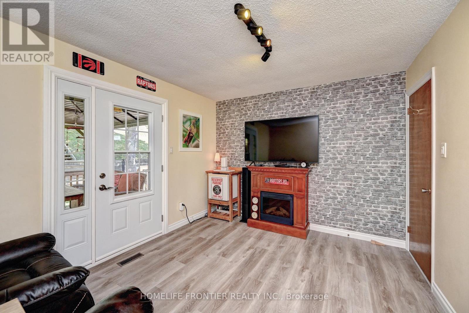 121 Forest Road, Brantford, Ontario  N3S 7L5 - Photo 21 - X12403830