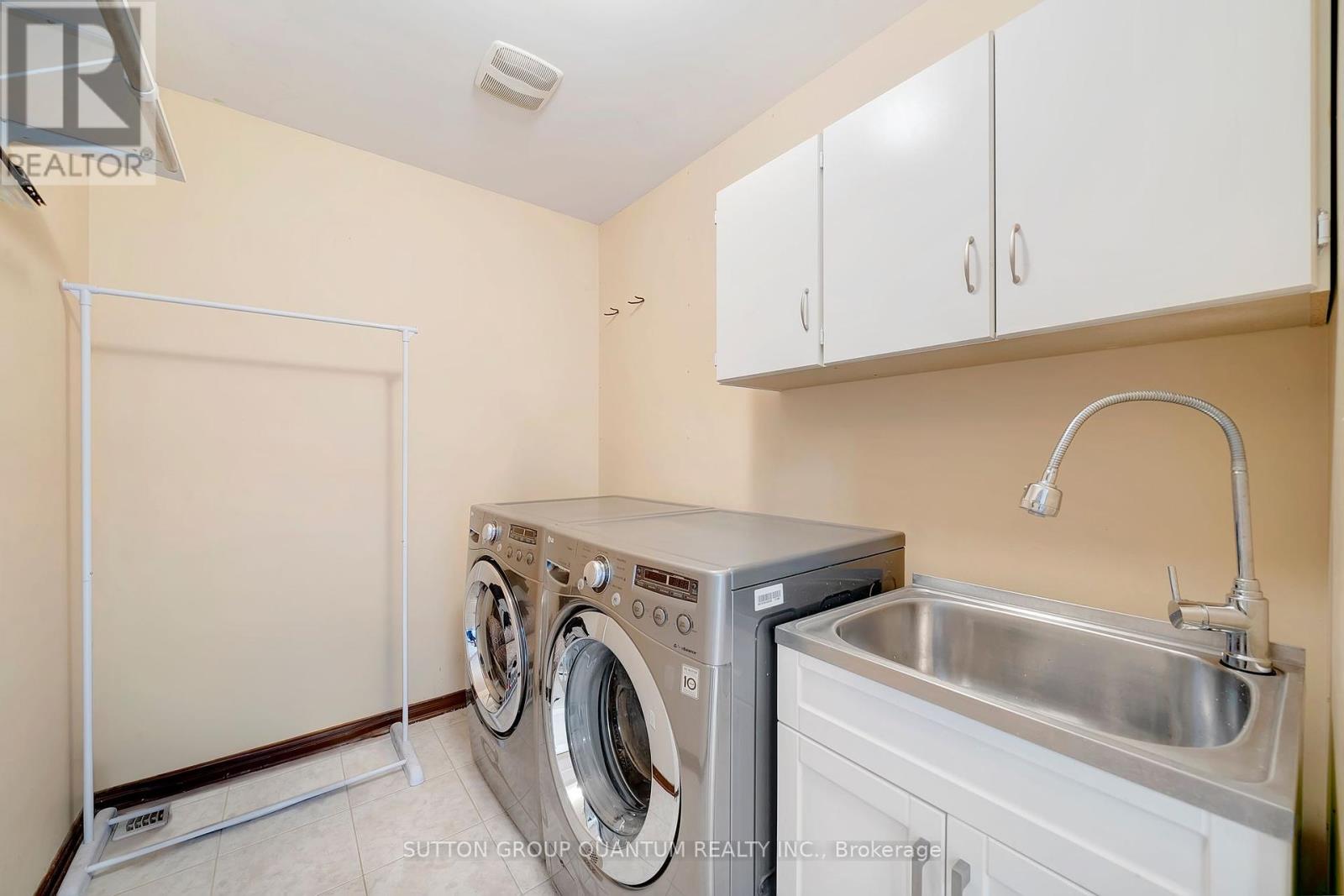 157 Voyager Pass, Hamilton (Binbrook), Ontario  L0R 1C0 - Photo 17 - X12403853