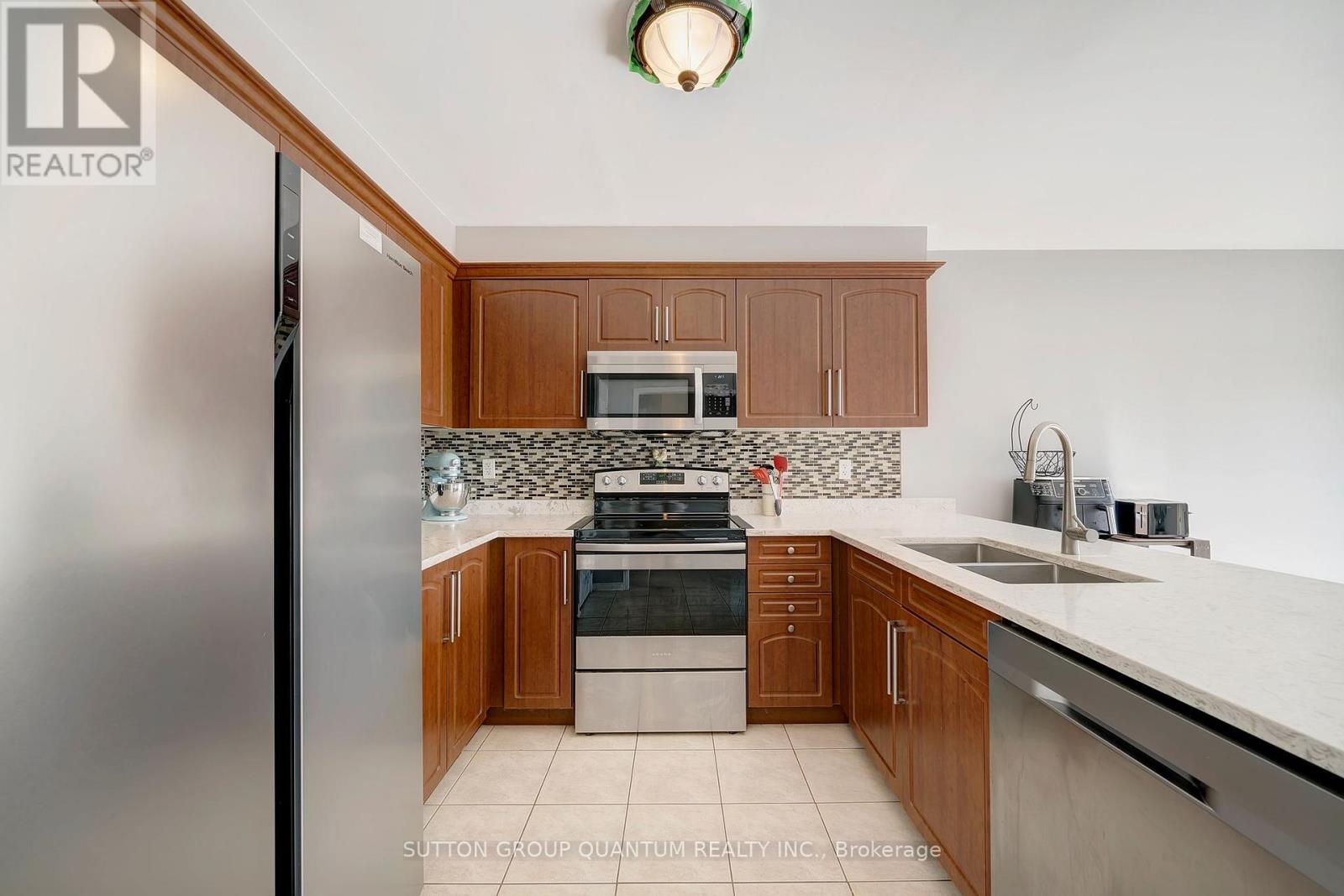 157 Voyager Pass, Hamilton (Binbrook), Ontario  L0R 1C0 - Photo 7 - X12403853
