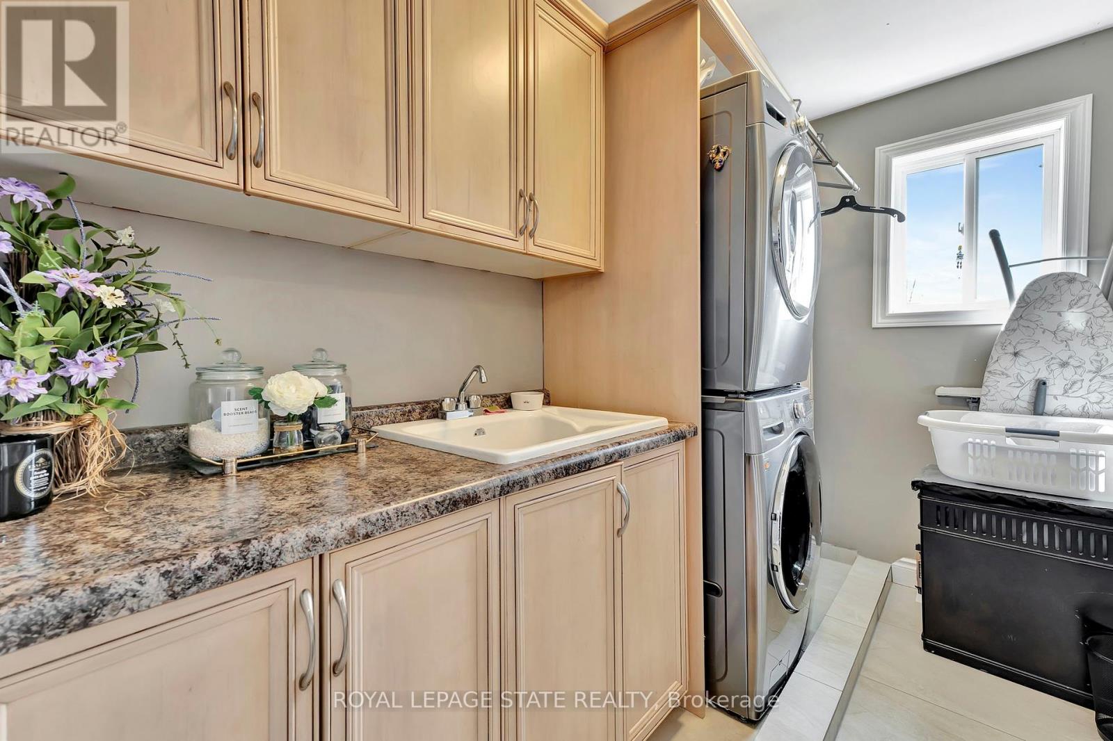 3 Rianna Court, Hamilton, Ontario  L9B 0G3 - Photo 22 - X12403909